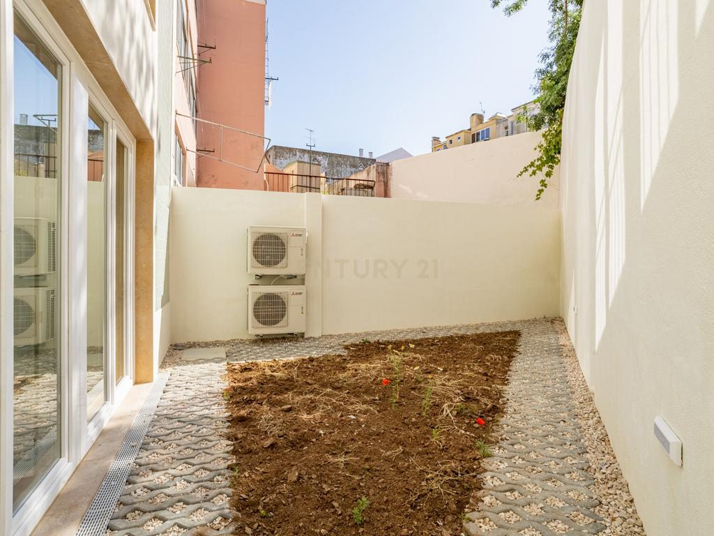 Apartamento T2 NOVO para Venda, em Campolide – Construção de Excelência com Traça Tradicional e Logradouro Privativo - Image 14