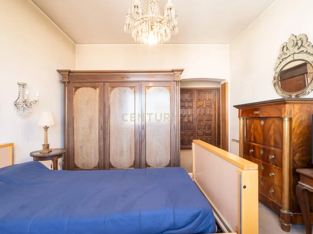Apartamento T4 transformado em T3, com Arrecadação e Garagem – Rua Alves Redol, Porto - Image 26