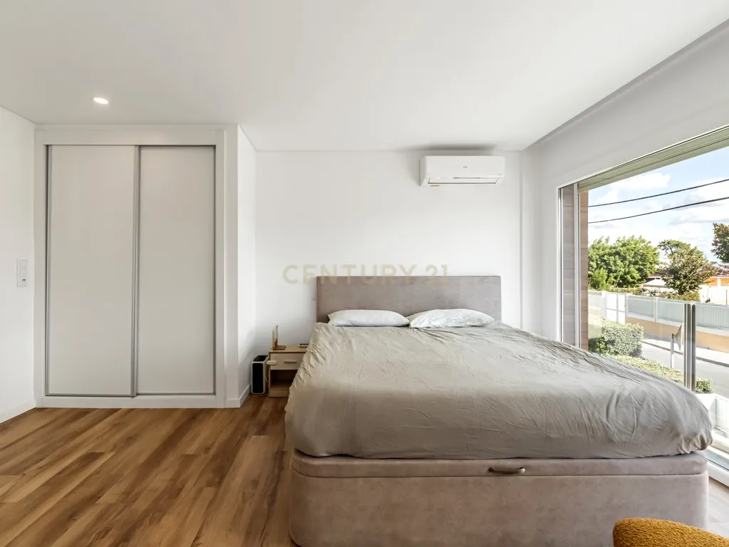 Moradia T4 Contemporânea com piscina, na Aroeira, perto do golf e praias - Image 22