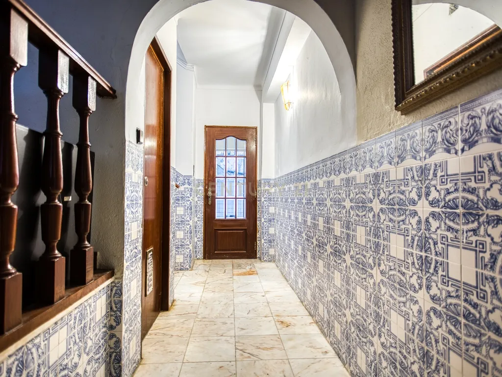 Moradia com elevado potencial de rentabilização em Camarões – Almargem do Bispo - Image 35