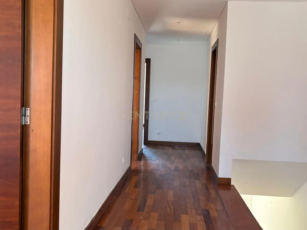 Moradia T4 com amplo lote de 1.262 m² e grande potencial - Image 22
