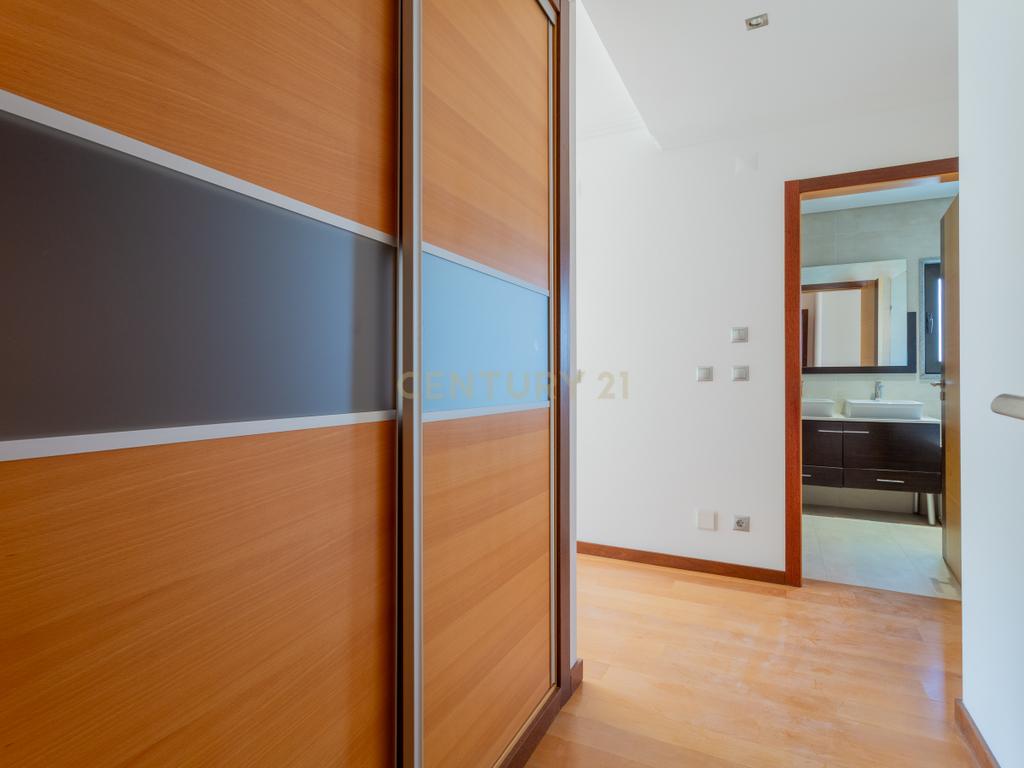 Luxuoso apartamento no Monte Estoril, Cascais com Vista Panorâmica e Acessos - Image 27