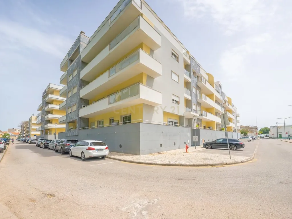 Apartamento T3 com Vista Rio, Varanda e Lugar de Parqueamento, na Saboaria, em Setúbal - Image 44