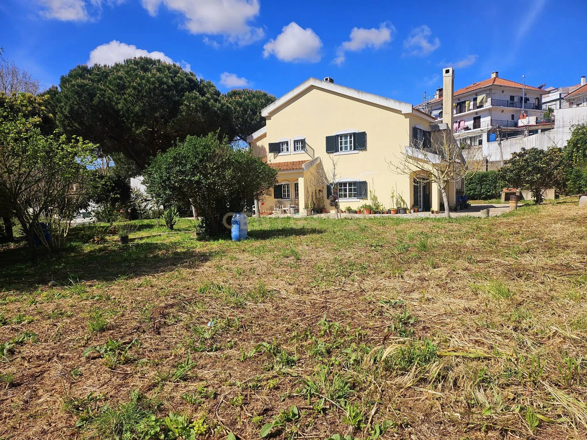 Moradia Unifamiliar T4 com Vista Desafogada e Grande Lote de Terreno na Quinta da Condessa - Image 61