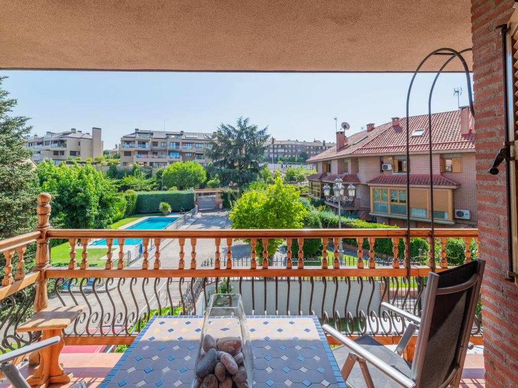 Casa Térrea Espetacular em Madrid - 5 Quartos e 4 Casas de Banho - Image 9