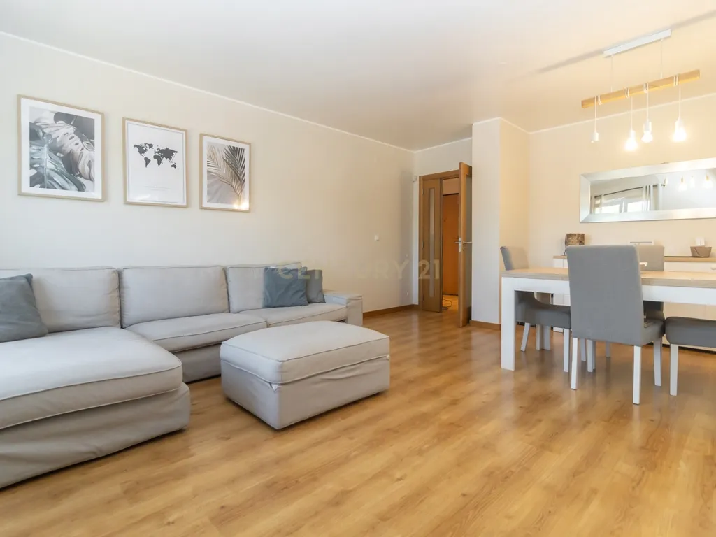 T3 com 125 m² | Quinta de São Macário | Suíte, Varanda e Arrecadação - Image 3