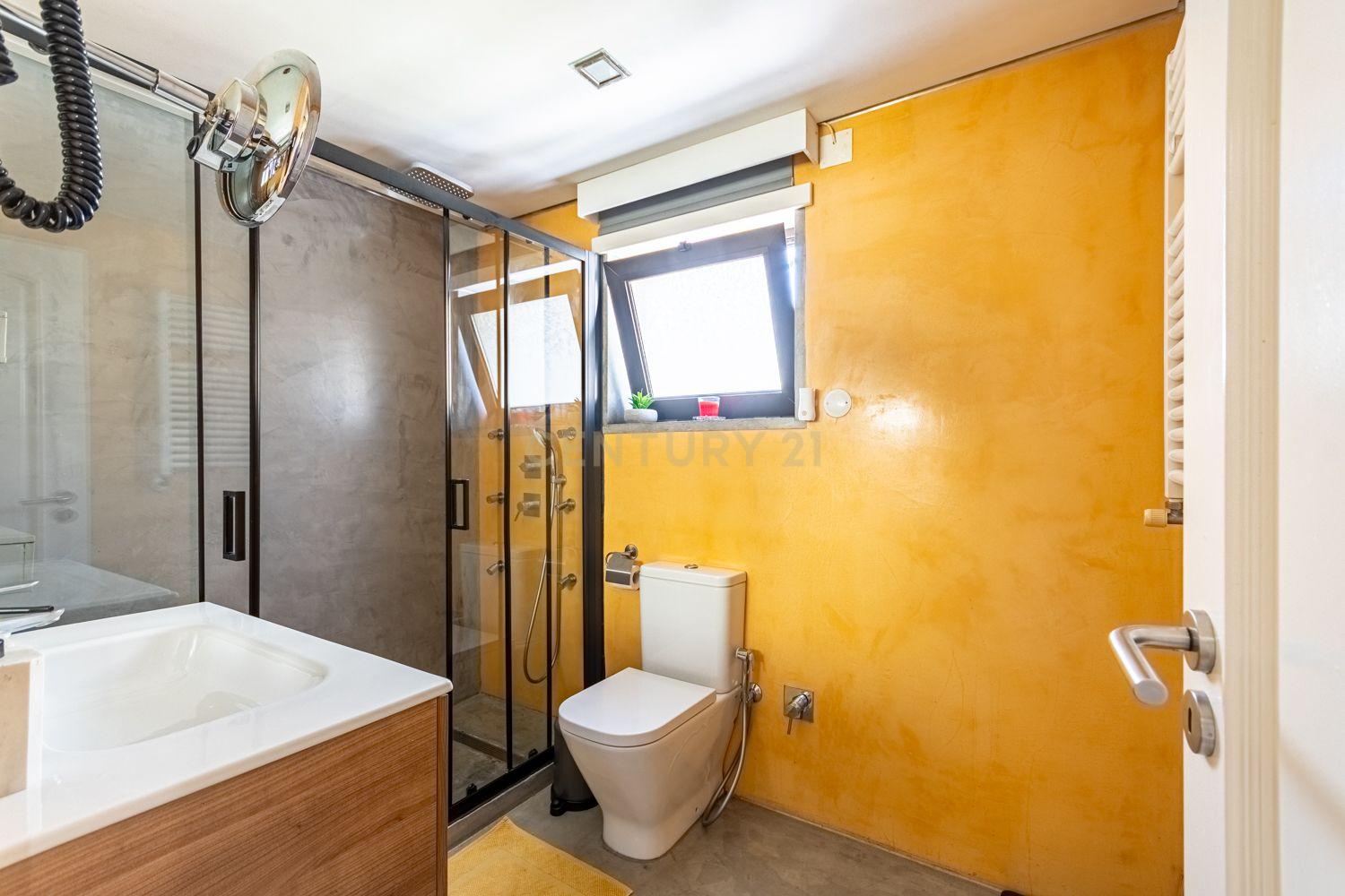 Fotografia 11 de Apartamento T3 convertido em T2 com Closet e Parqueamento na Quinta Nova – Odivelas