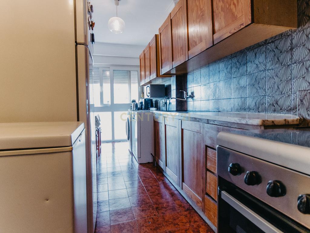 Apartamento T3, 3 varandas e 2 wc. Situado no último piso de um edifício tranquilo, conforto, funcionalidade e uma localização difícil de igualar. - Image 21