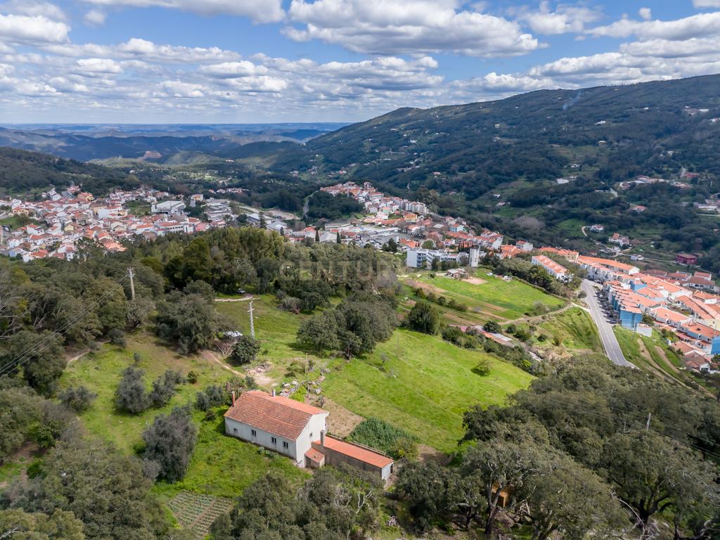 QUINTA COM 2,5 HECTARES EM ZONA CENTRAL DE MONCHIQUE - Image 3