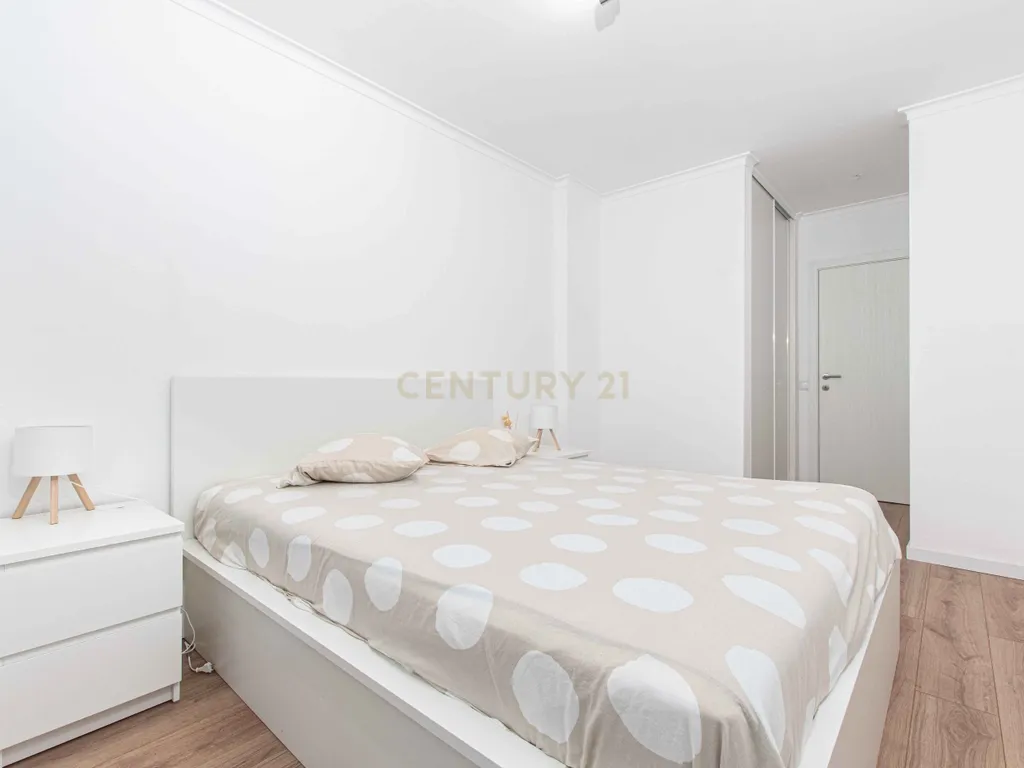 Apartamento T3 com Parqueamento e Arrecadação - Image 20