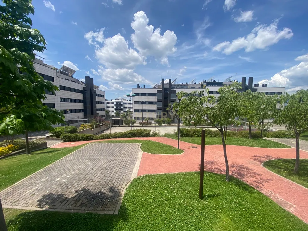 Luxuoso Apartamento com Vista Panorâmica em Madrid - Image 32