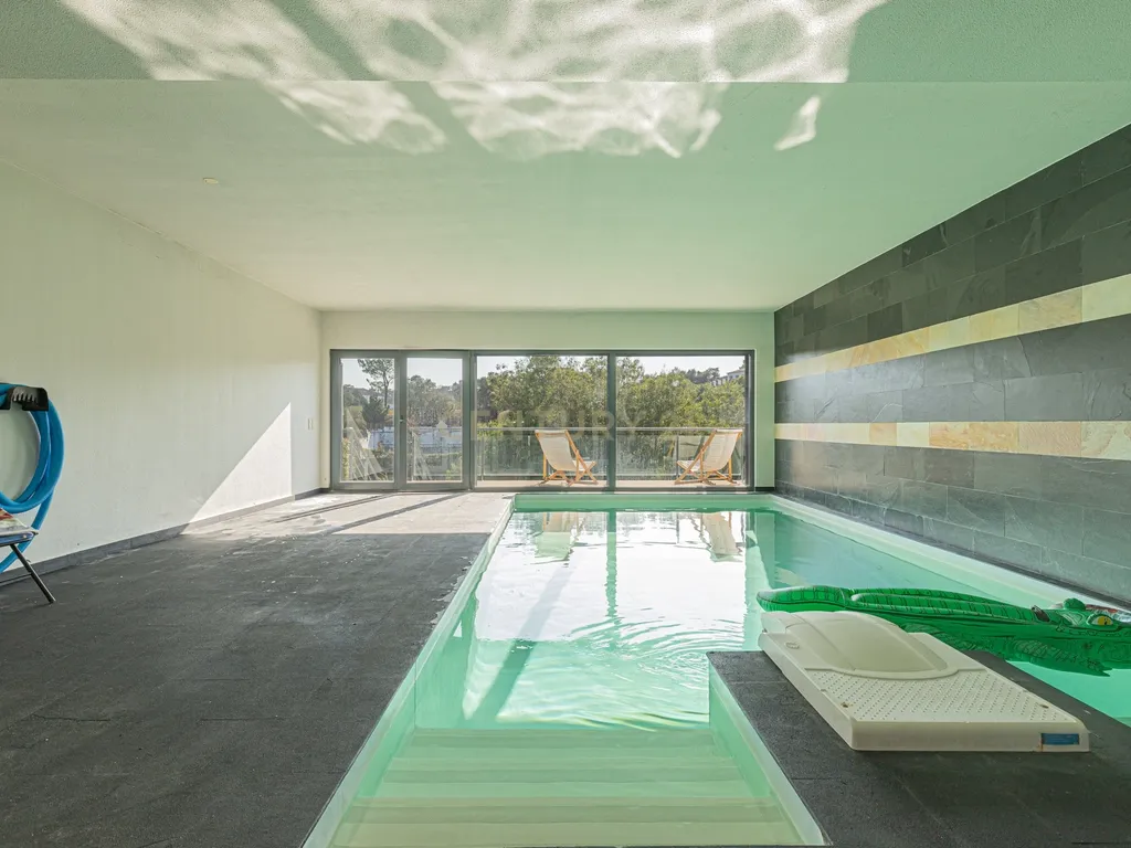 ✨ Moradia T4 de Luxo em Condomínio Exclusivo – Santo Antão do Tojal, Loures - Image 1