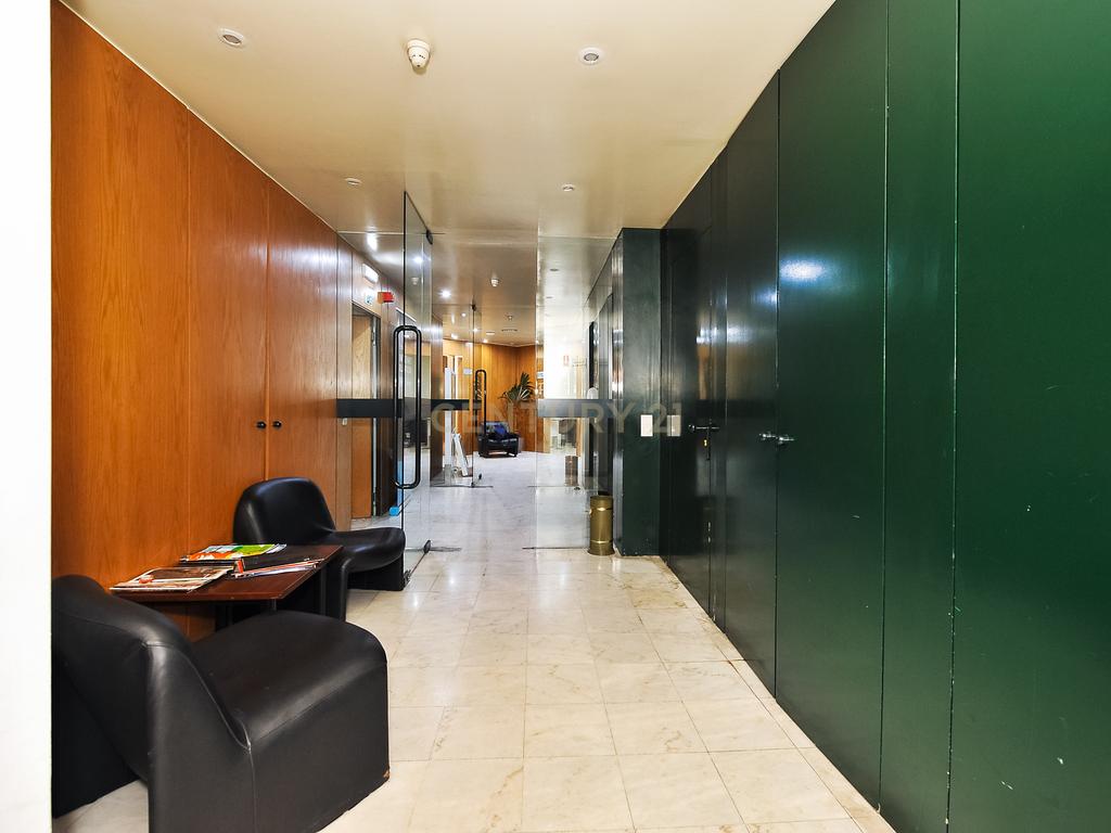 Edifício Areeiro de 2.230m2 P/ Residência Universitário C/ Projeto Aprovado - Image 6
