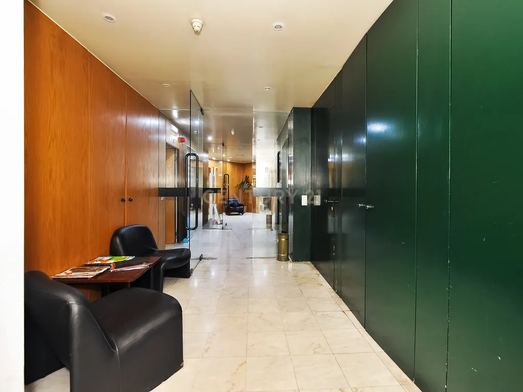 Edifício Areeiro de 2.230m2 P/ Residência Universitário C/ Projeto Aprovado - Image 6