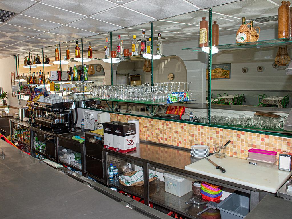 Restaurante com 60 lugares e um Apartamento T2 - Image 9