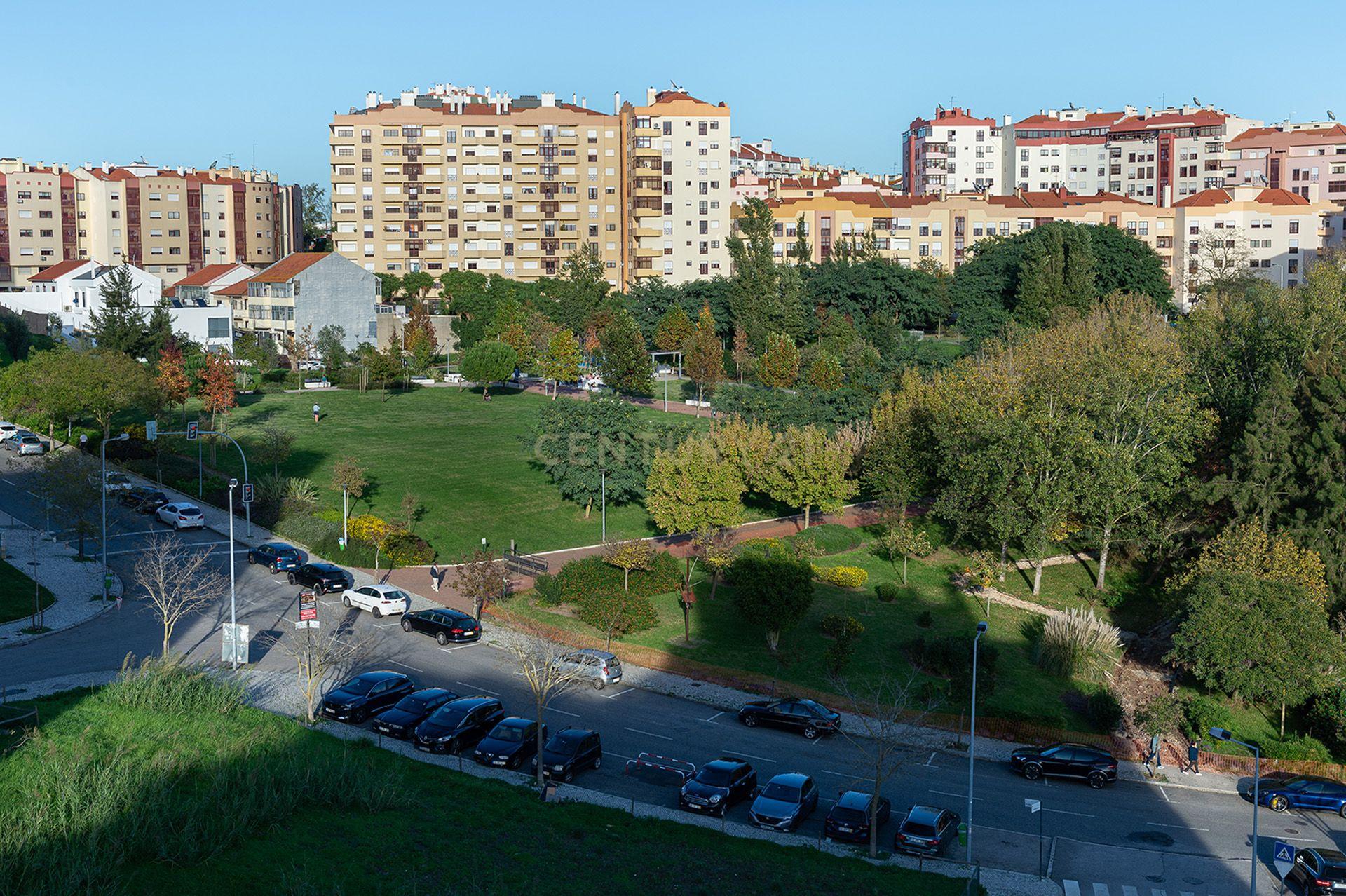 Apartamento T3 em Odivelas com Piscina e Estacionamento para 4 carros - Image 10