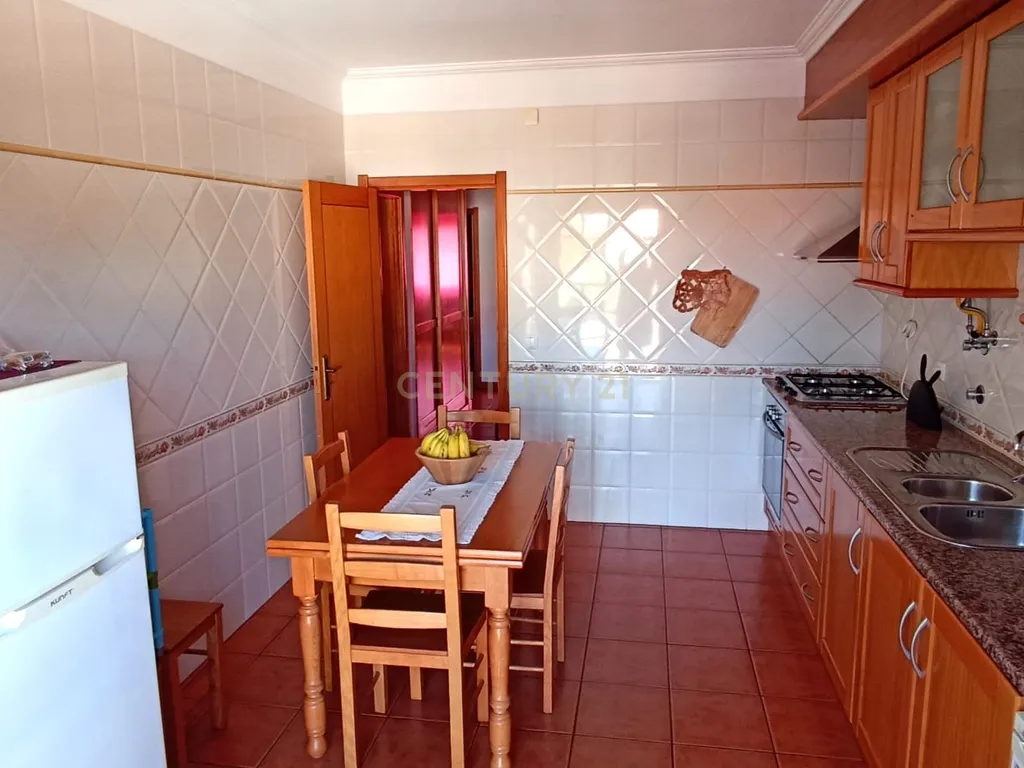 Apartamento T2 com box no centro de Peniche - Image 8
