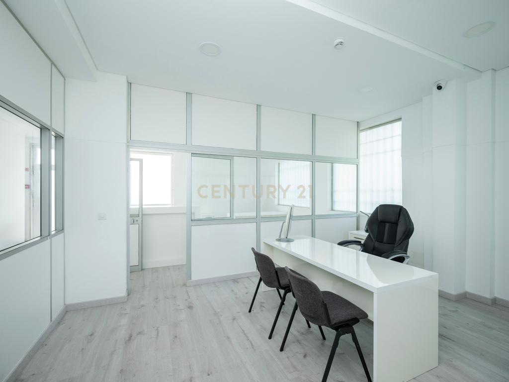 Loja e cave com 326m2 de área bruta, Quinta da Medideira, Amora - Image 5