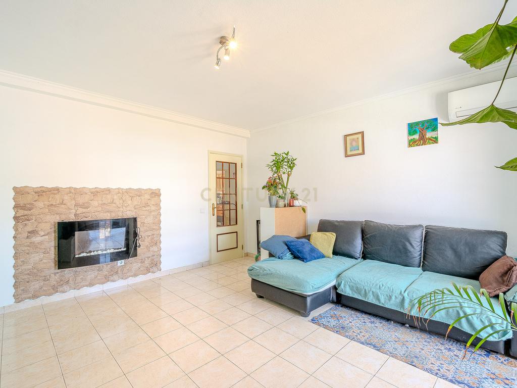 Apartamento T3 com Garagem no Centro de Tunes - Image 2