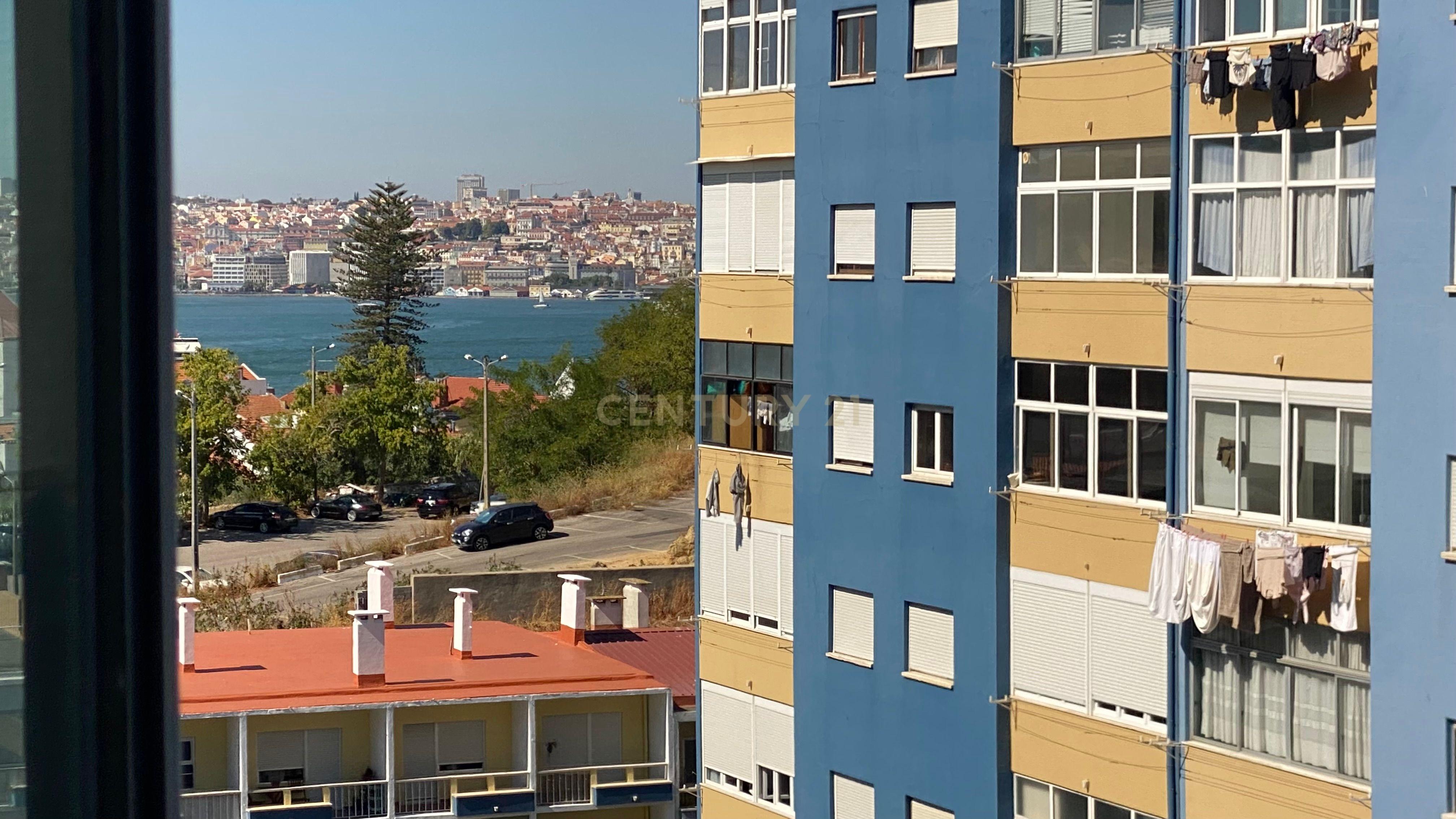 Fotografia 9 de Apartamento T2 em Cacilhas