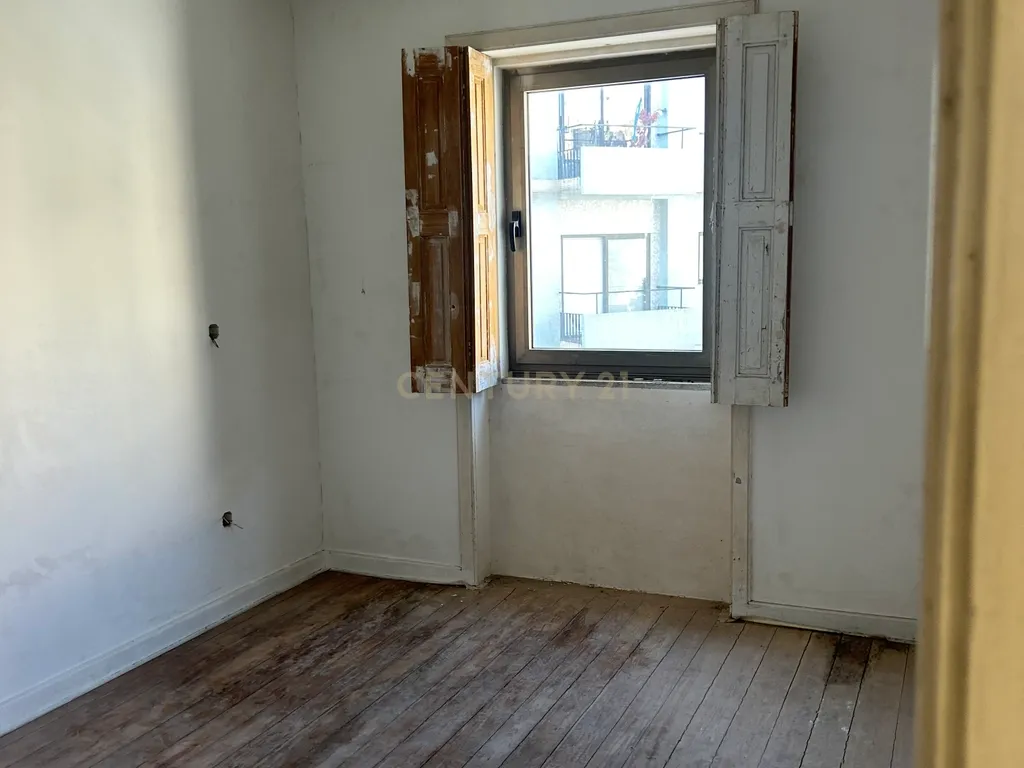 🔥 Moradia para Reabilitação no Porto | Estudo para 7/8 Apartamentos | Excelente Investimento - Image 36