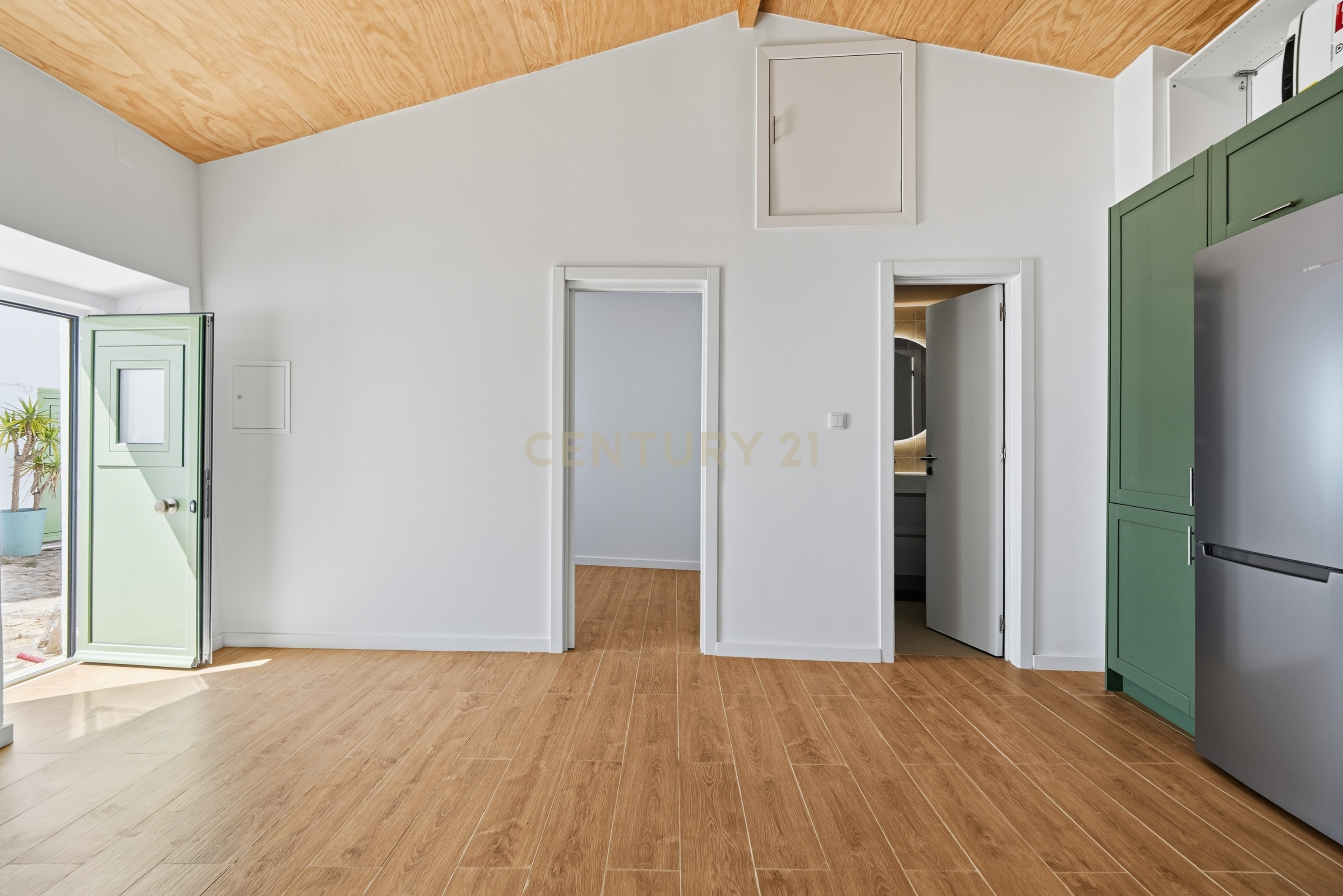 Fotografia 4 de Moradia T1 Remodelada no Barril (Encarnação) | A 5 Minutos da Praia