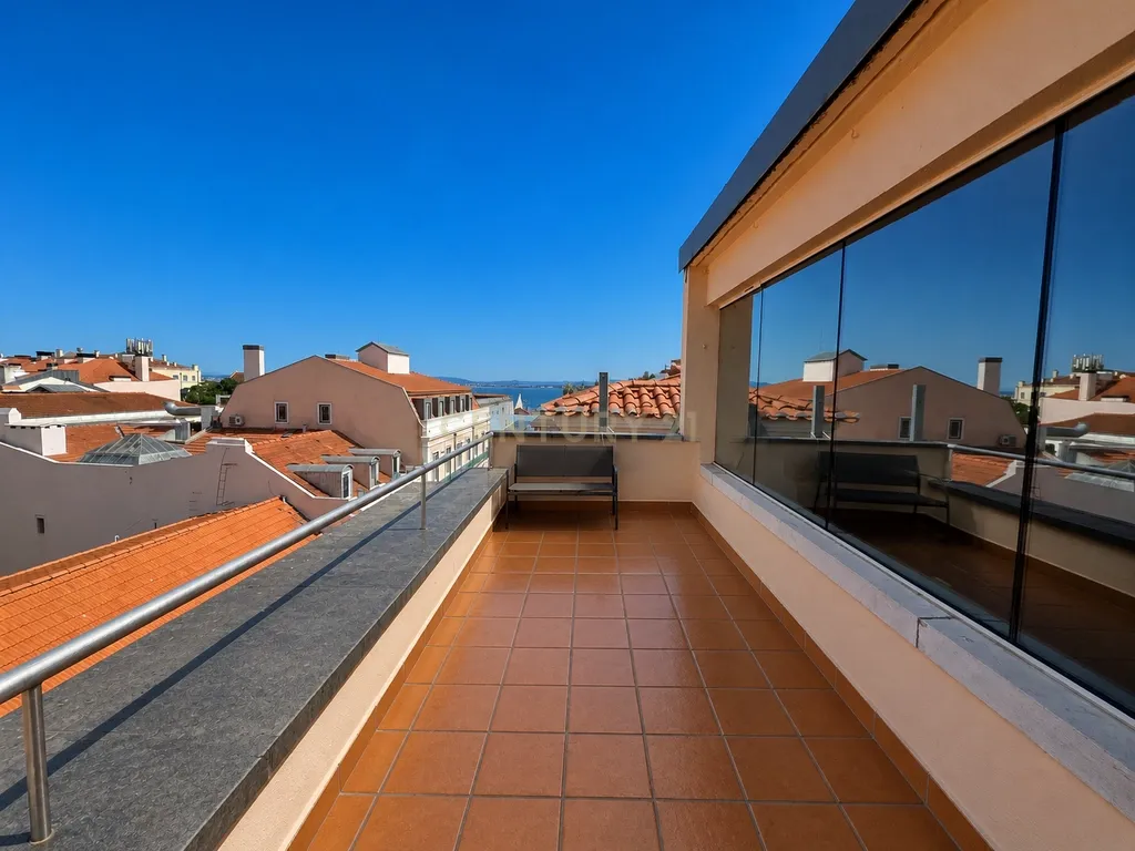 Arrendamento – Elegante Apartamento T1 com Terraço e Vista sobre o Rio Tejo no Chiado. - Image 8