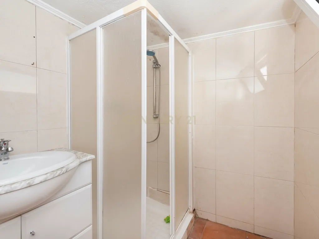 Moradia com 136 m2 de área útil localizada na Rua da Capela, Idanha Belas - Image 26