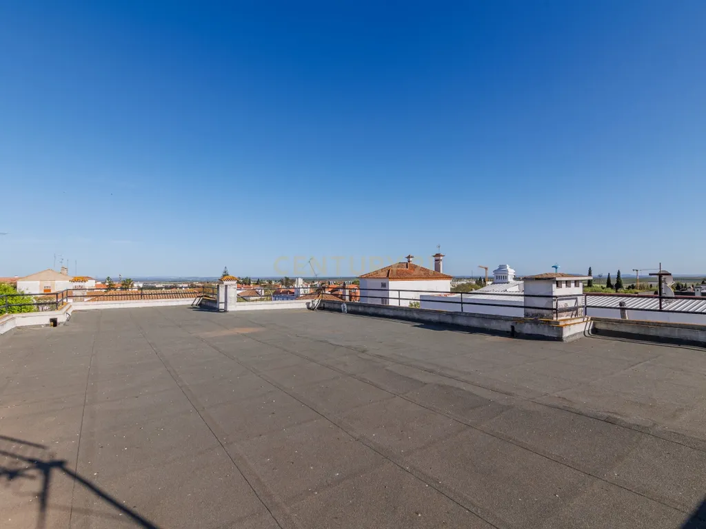 Moradia T10 Beja com 600 m2 de construção - Image 15