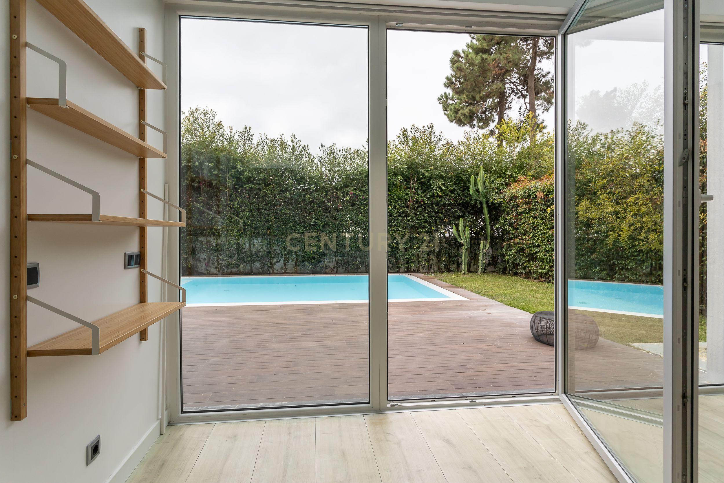 Moradia contemporânea, com piscina, no Aroeira Village, Concelho de Almada - Image 15