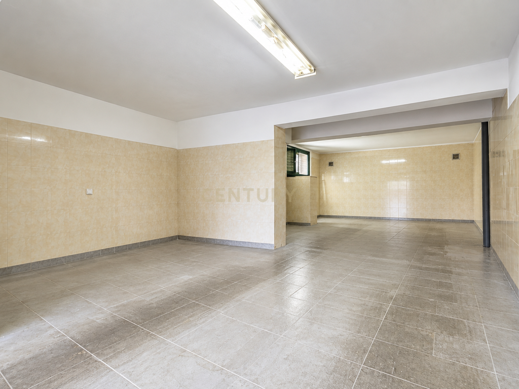Moradia em Banda T3+1 com quintal e garagem em Zona Tranquila – Bacelos de Gaio, Seixal - Image 26