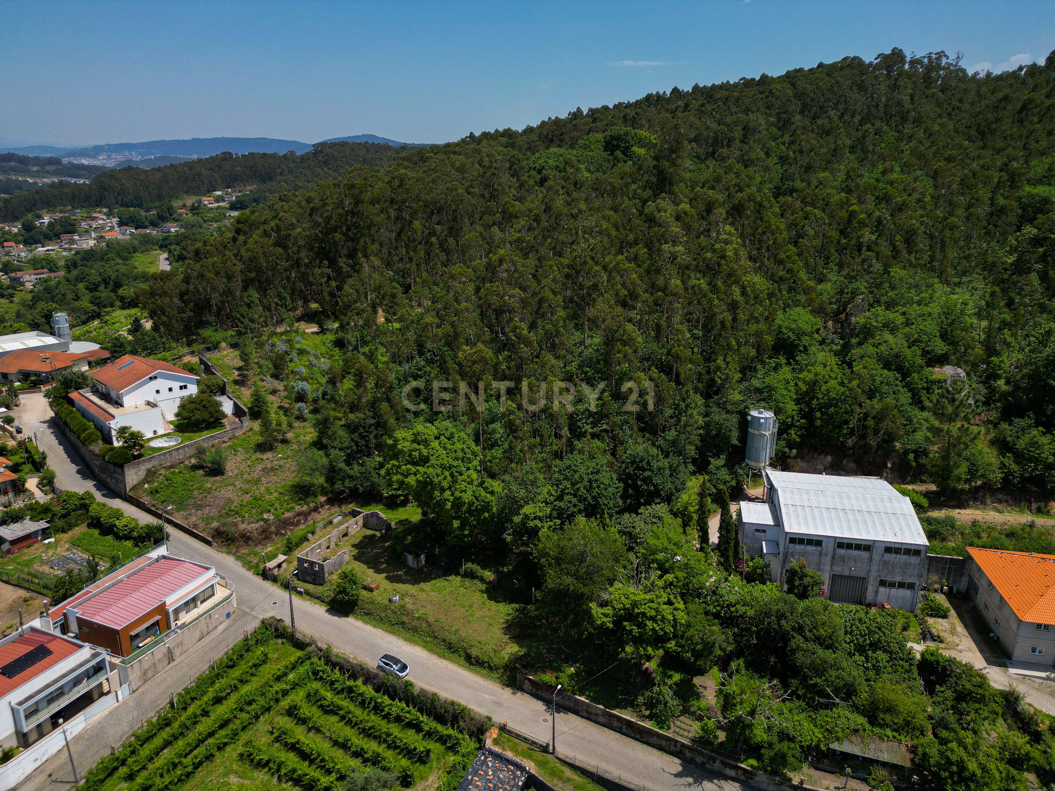 Fotografia 11 de Terreno Urbano com Projeto Aprovado | 569 m² | Arentim e Cunha, Braga
