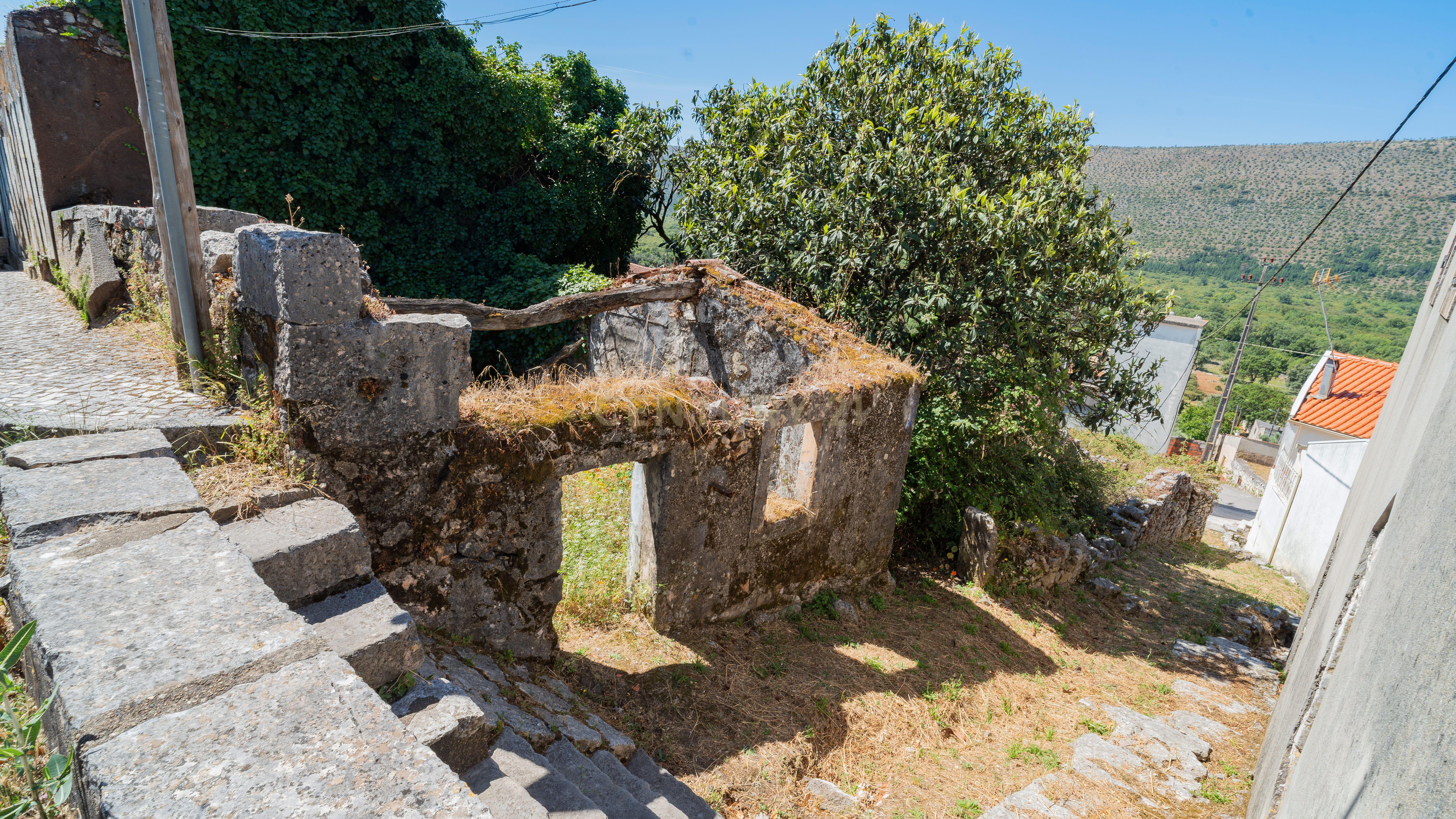Fotografia 12 de Ruína para reconstrução em Mira de Aire
