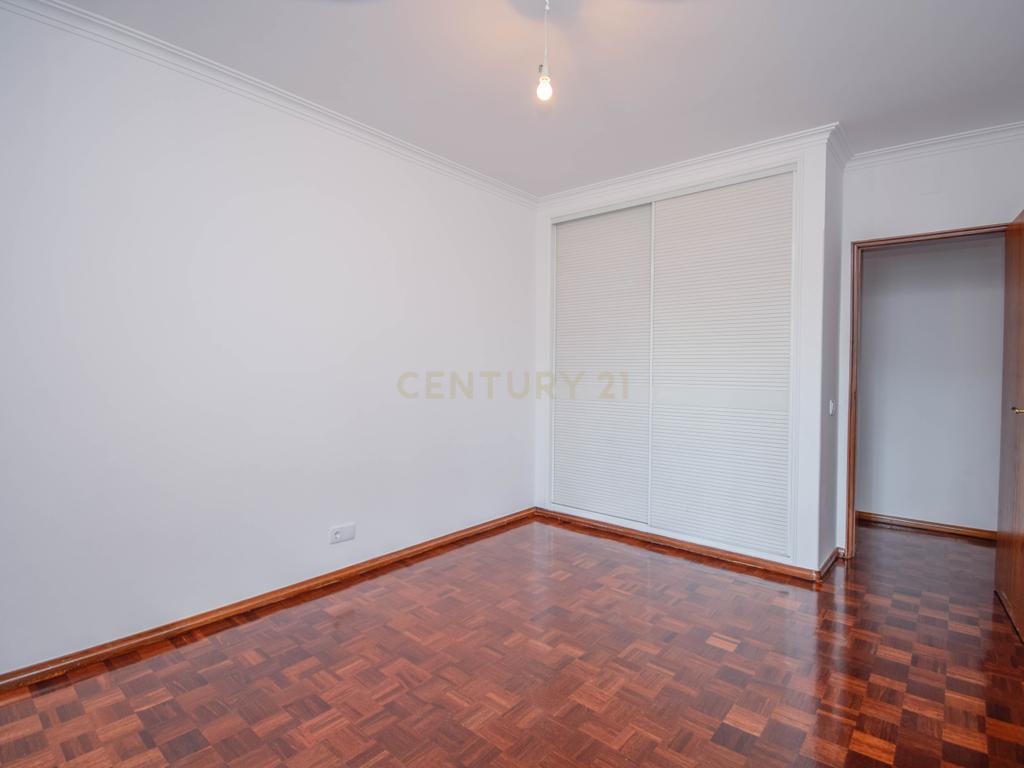 Apartamento T3 com Vista Mar, em São João do Estoril - Image 3