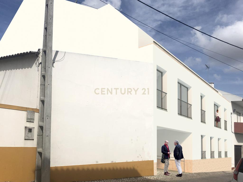 Terreno Urbano para construção de prédio com projeto aprovado em Aveiras de Cima - Image 2
