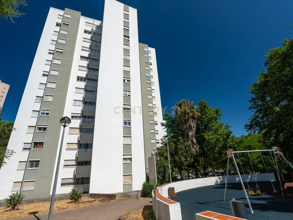 Apartamento de tipologia T4, com 2 WC e arrecadação localizado em Santo António dos Cavaleiros – Loures. - Image 31