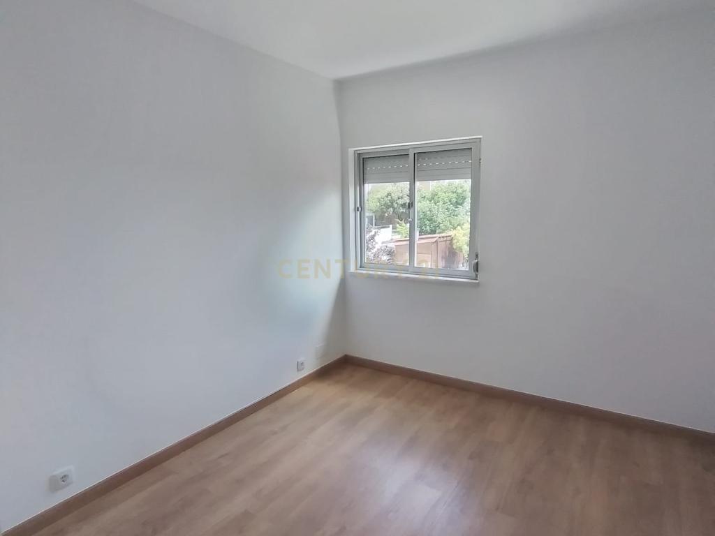 T2 Totalmente Renovado | Santa Iria da Azóia | 265.000 € - Image 10