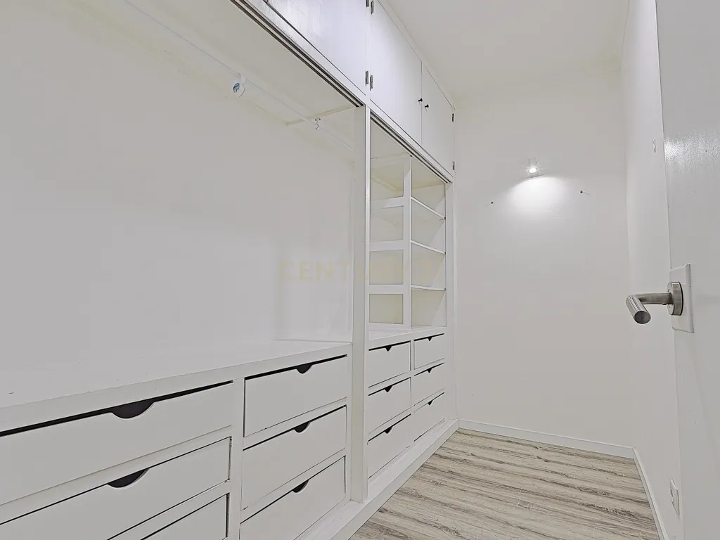 T2 Remodelado com Elevador | 86 m² | Aranguês – Setúbal - Image 18