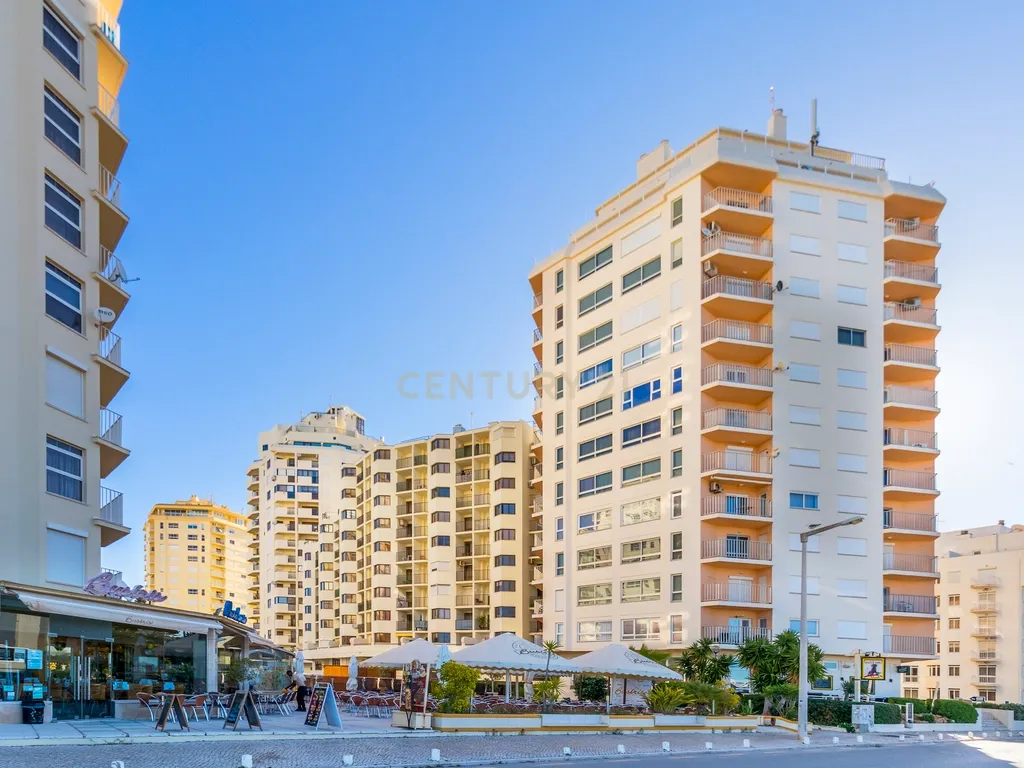 T1 com Vista Mar e Garagem a 30m da Praia - Image 1