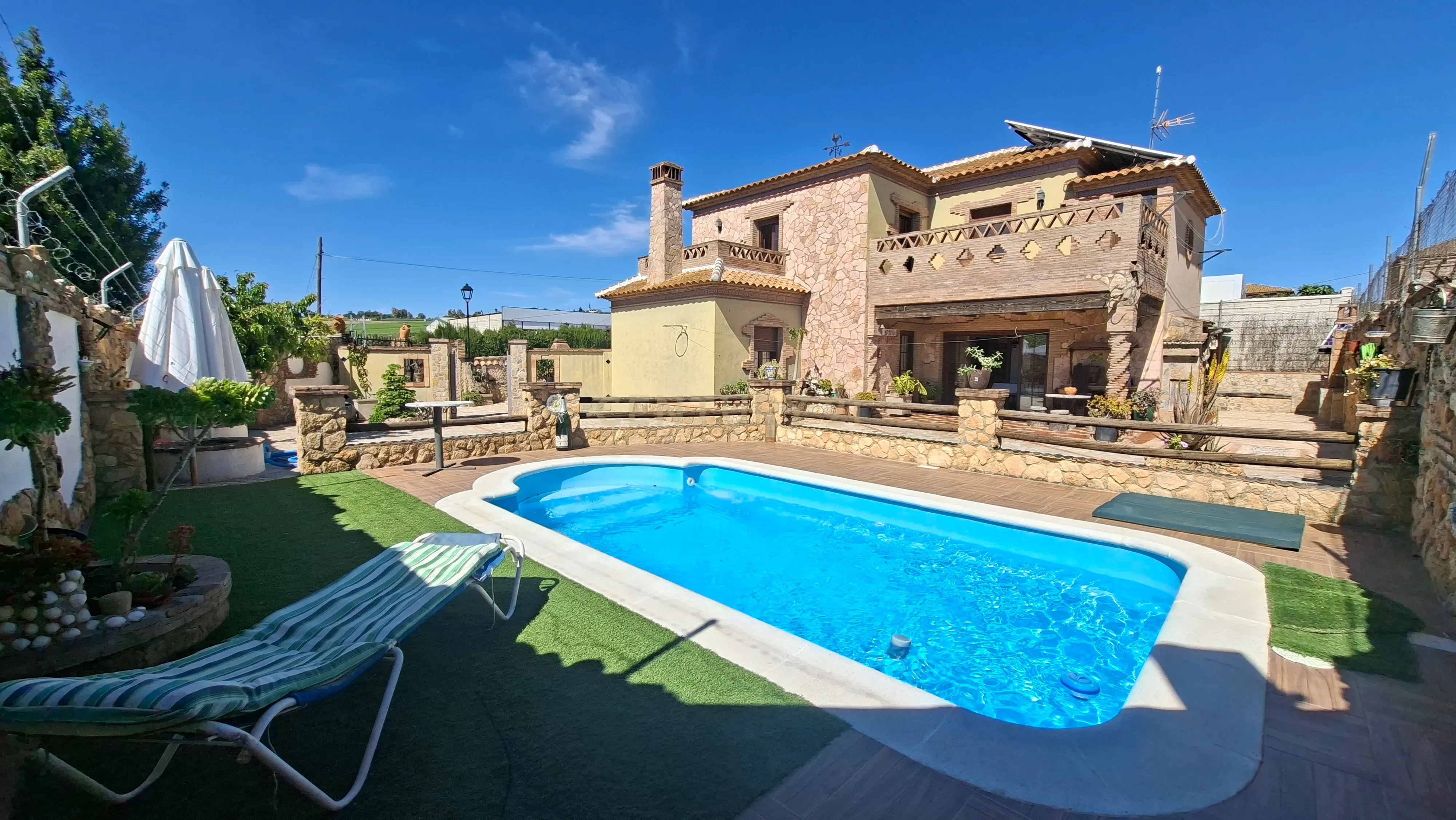 Chalé rústico com jardim e piscina em zona residencial tranquila – Arriate (a 10 minutos de Ronda) - Image 1
