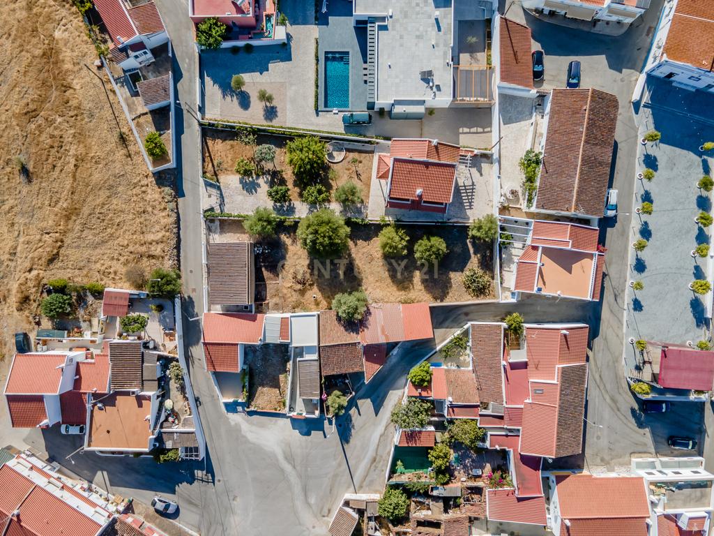 Armazém com Quintal Murado em Terreno Urbano de 632m² - Image 6