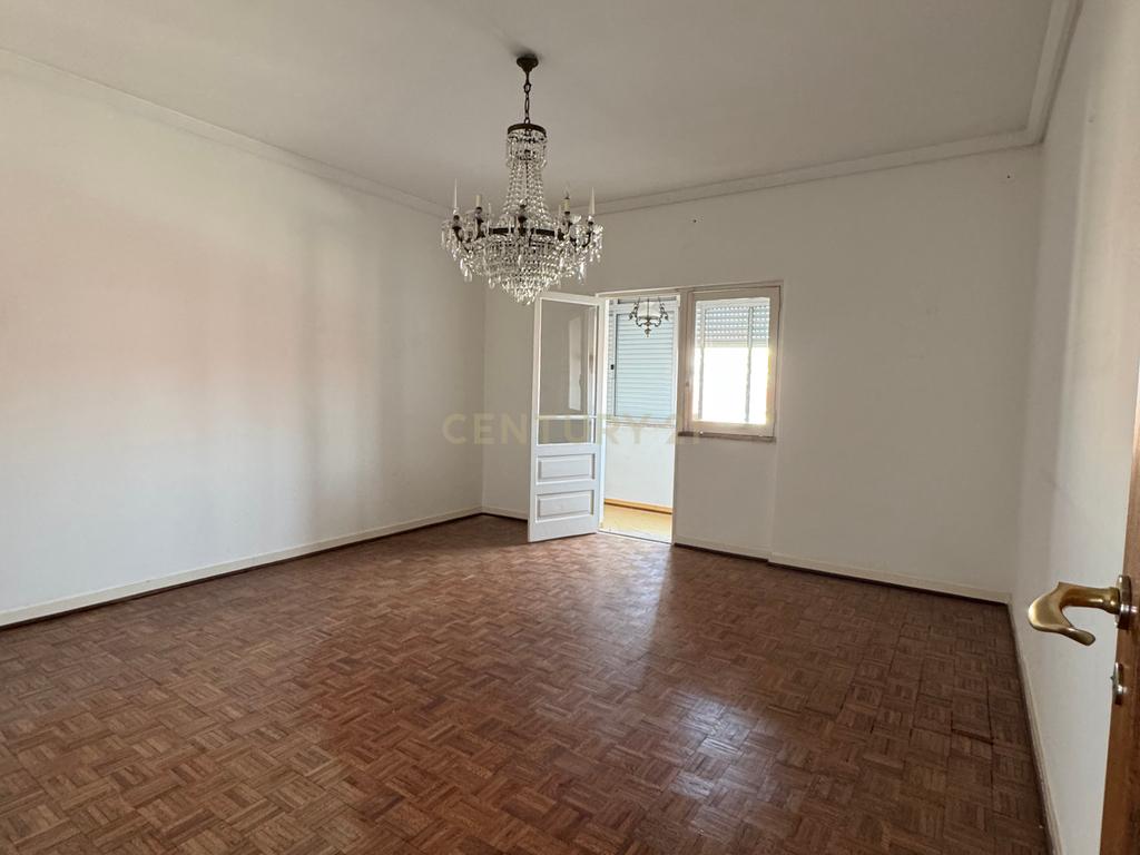 Apartamento T4 em Almada em frente ao metro de superfície! - Image 16