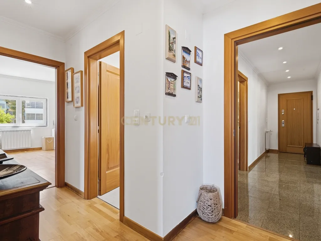Elegante Apartamento T3 no Estoril com Box Fechada para 3 carros a poucos metros da praia - Image 19