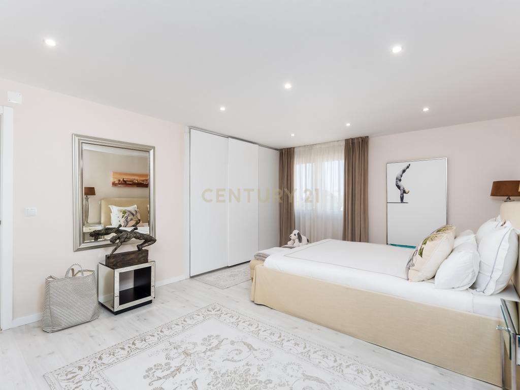 Apartamento T2 com elevador - Renovado - Image 16