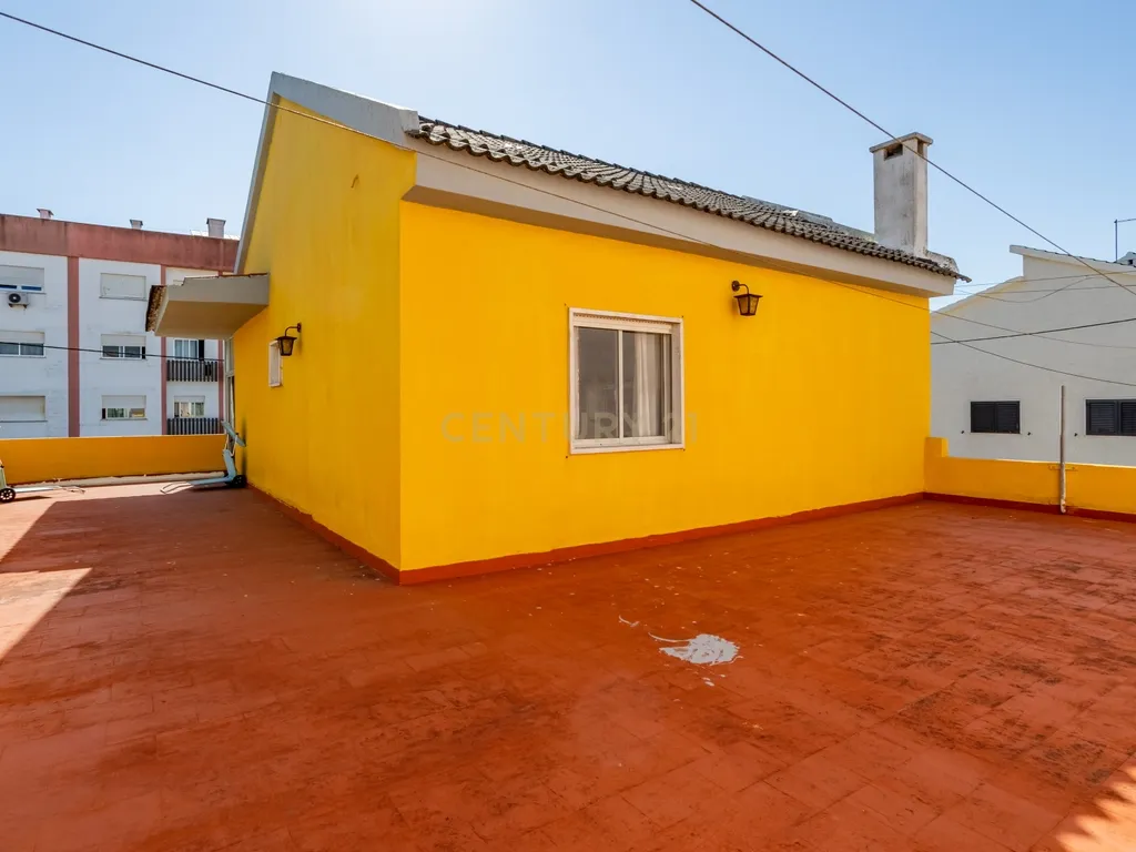 Moradia T4 | 278 m² de construção | Terraço 120 m² | Quintal 110 m² | Garagem 3 carros | Agualva-Cacém - Image 29