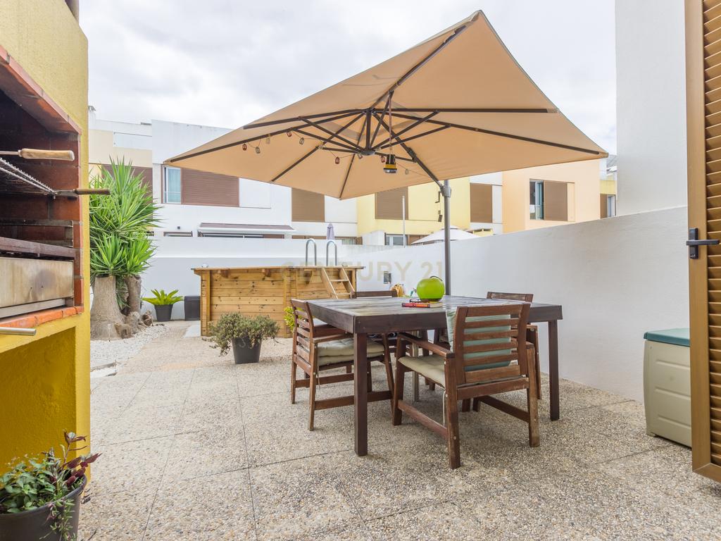 Espetacular Moradia com Piscina em Setúbal, Barreiro - Image 16