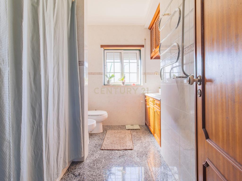 Moradia T5 com terreno - Image 28