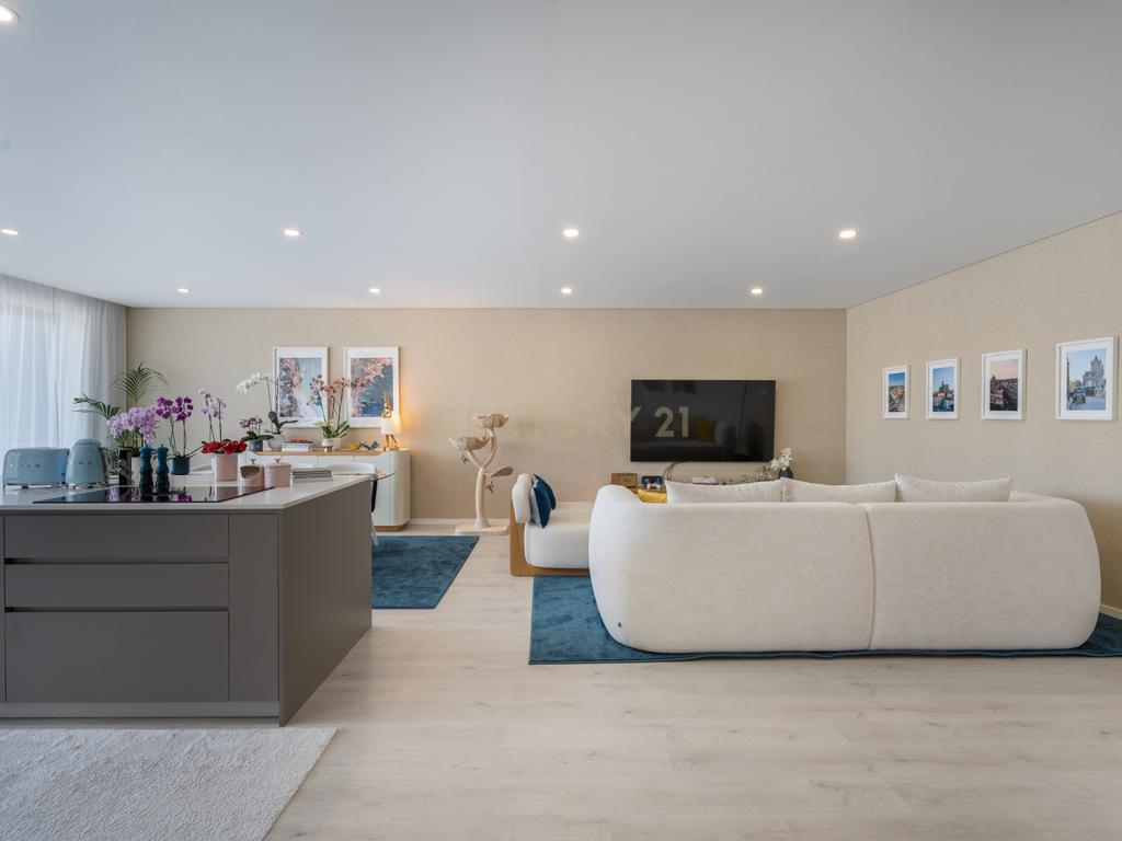Luxuoso Apartamento Novo com Vista Parque em Lousada - Image 2