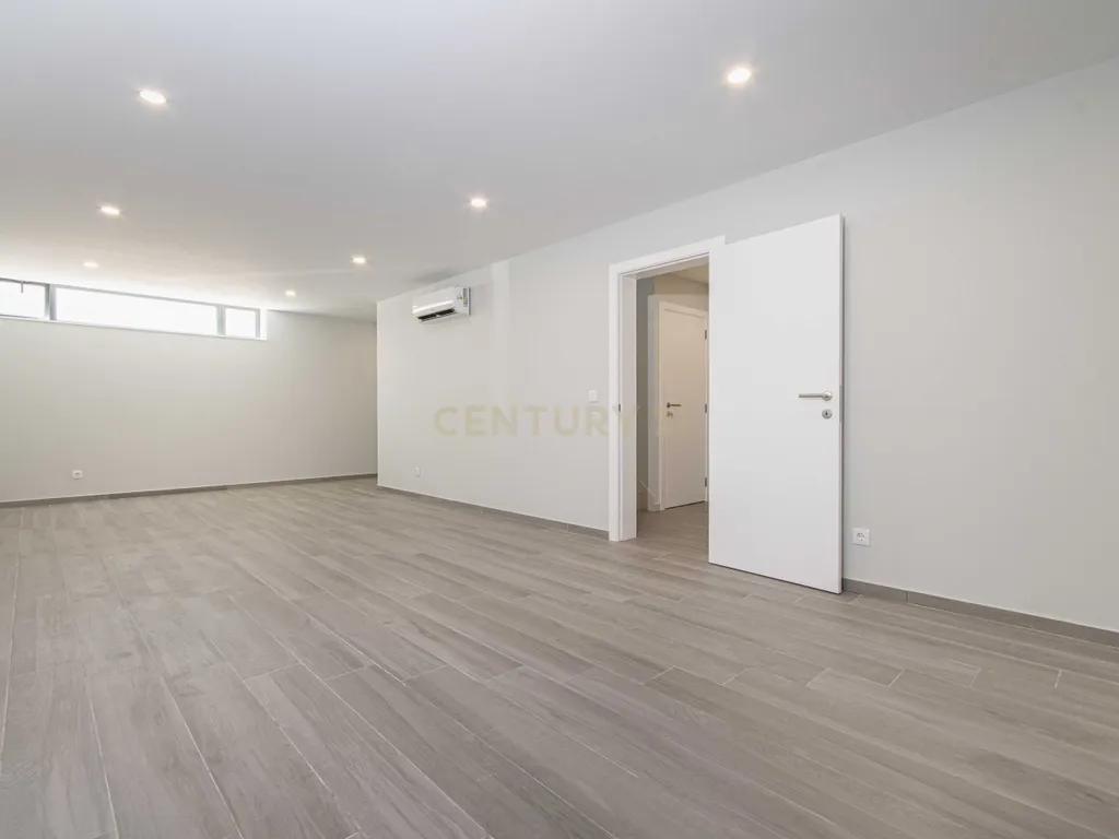 Moradia T4 Premium independente com Piscina (Nova Construção) / Barcarena - Image 42