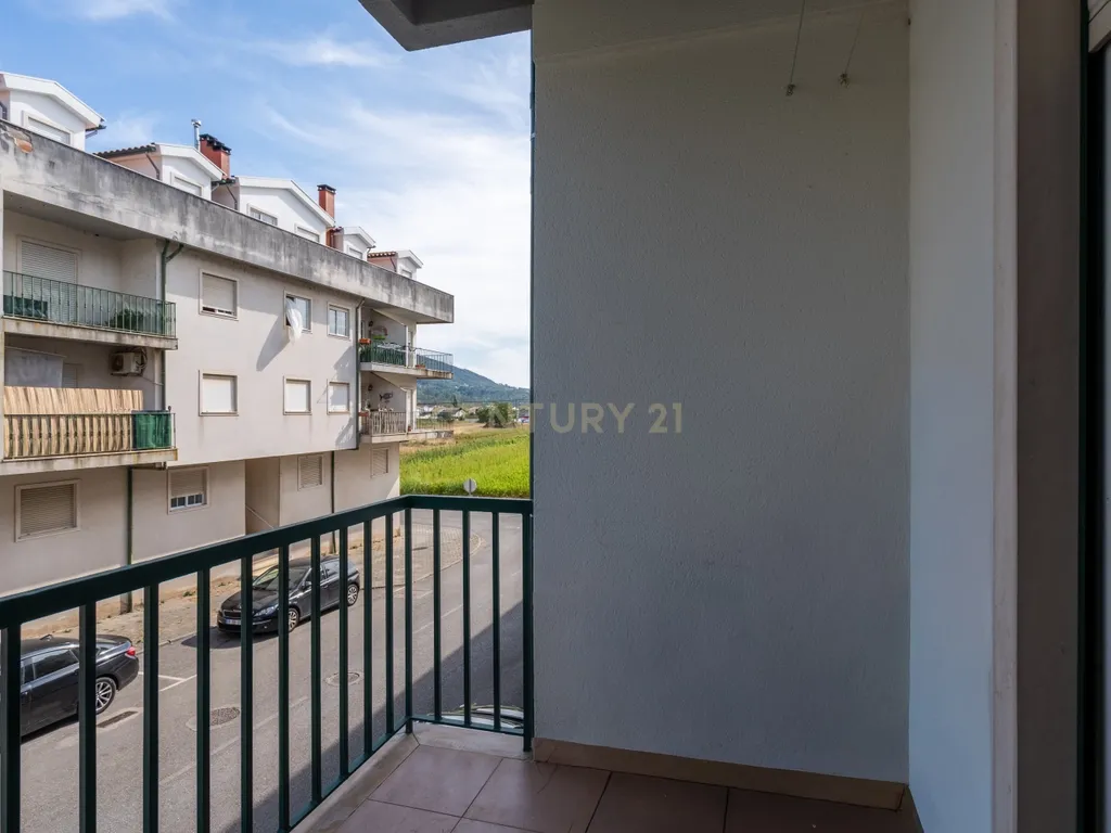 Moderno T1 em Lousã, quase novo e pronto a habitar - Image 18